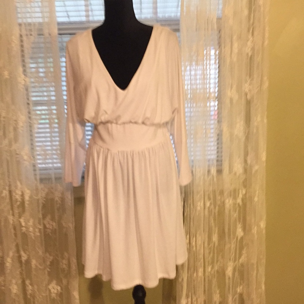 XOXO WHITE PULLOVER DRESS. (BNWT)